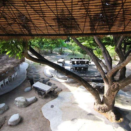 Naidee Sculptured Huts Hotel Hua Hin Ngoại thất bức ảnh