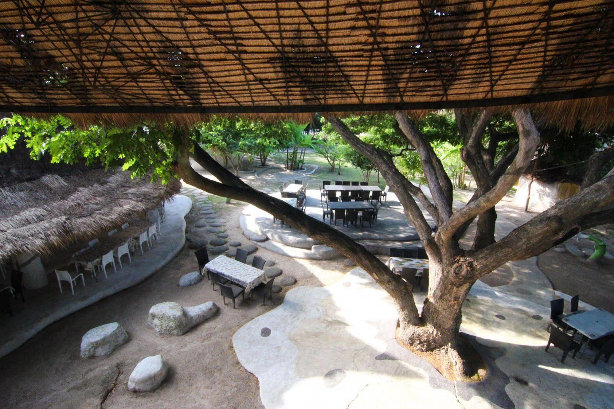 Naidee Sculptured Huts Hotel Hua Hin Ngoại thất bức ảnh