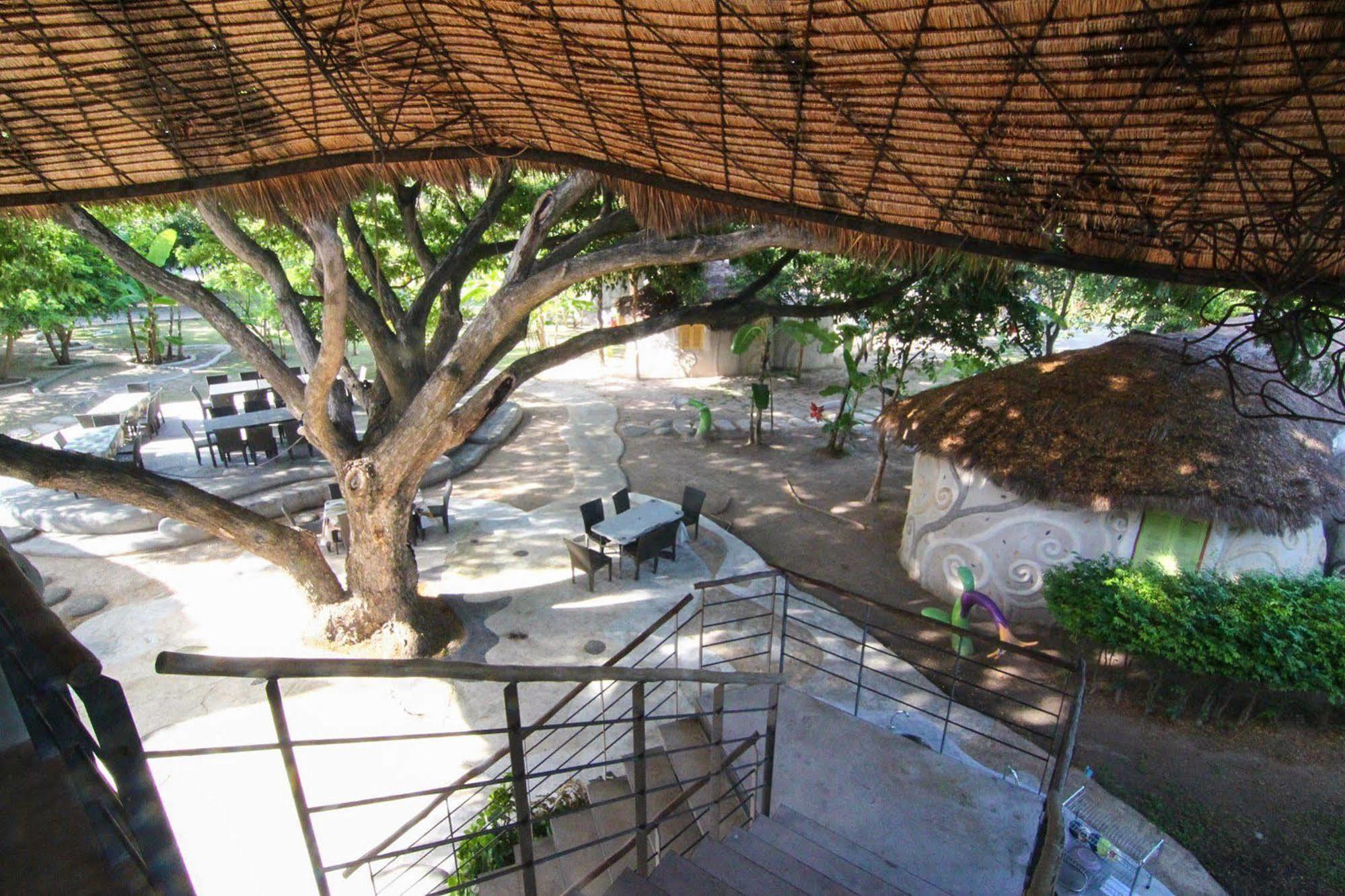 Naidee Sculptured Huts Hotel Hua Hin Ngoại thất bức ảnh