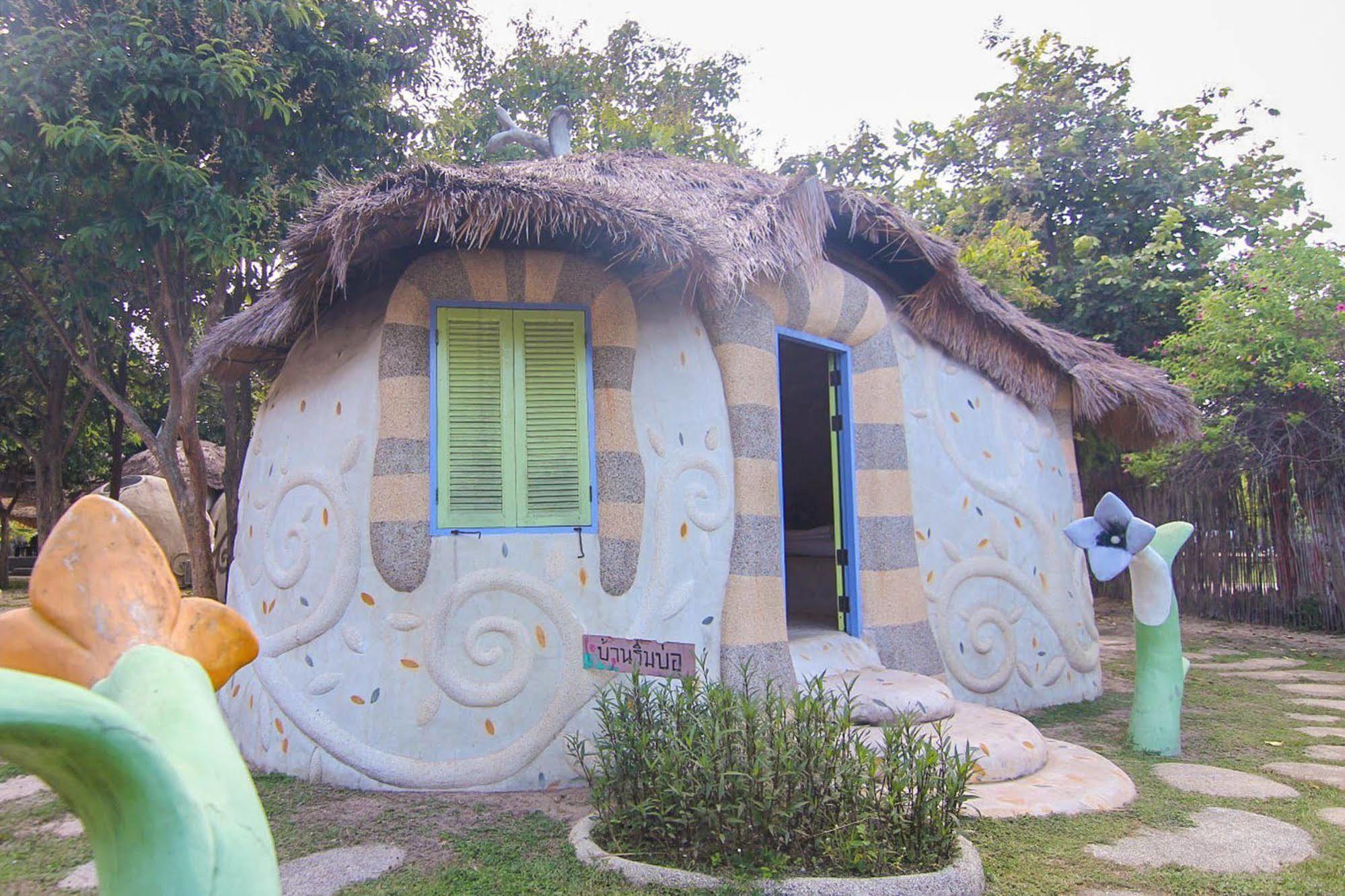 Naidee Sculptured Huts Hotel Hua Hin Ngoại thất bức ảnh